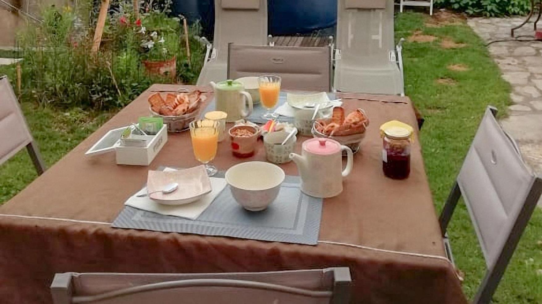 Chez Nathalie Et Etienne Bed & Breakfast Saillans  Bagian luar foto